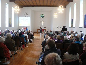 Hans-Helmut Decker-Voigt bei einem Vortrag in der Friedenskirche Hnnover